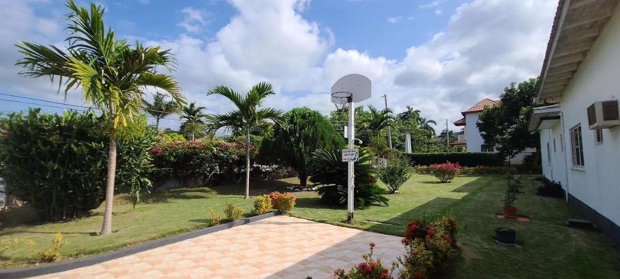 Eslyn Villa Runaway Bay