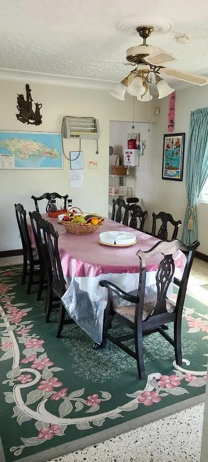 Eslyn Villa Runaway Bay
